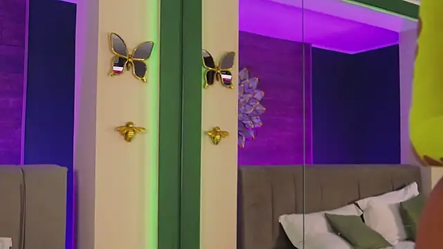 Snapshot of LoraDevine chatting on 02-25-26, 08:08 LoraDevine online show from 02-25-26, 08:08