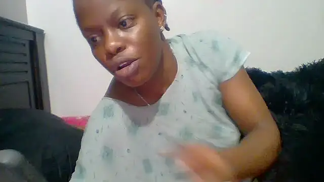 Snapshot of Petite_254 chatting on 10-07-25, 08:15 Petite 254 online show from 10-07-25, 08:15