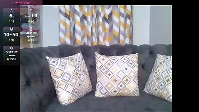 Snapshot of Petite_254 chatting on 03-10-25, 11:34 Petite 254 online show from 03-10-25, 11:34