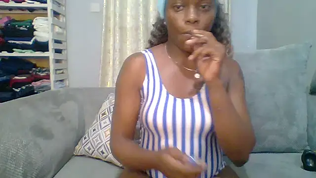 Snapshot of Petite_254 chatting on 09-26-25, 10:33 Petite 254 online show from 09-26-25, 10:33