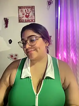 Snapshot of KathyGonzalez chatting on 10-19-25, 01:47 KathyGonzalez online show from 10-19-25, 01:47