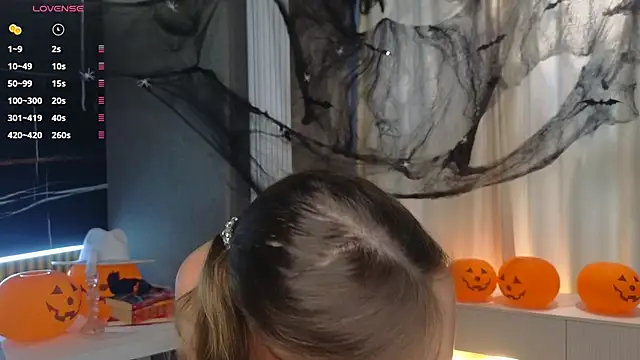 melissa kisses online show from 10-31-25, 01:08