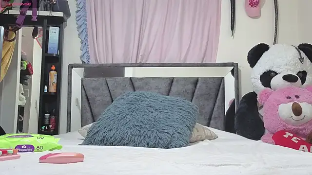 Hotsamantamature online show from 10-18-25, 02:02