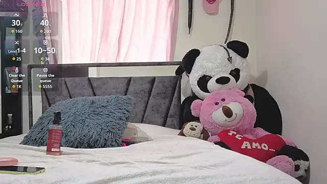 Hotsamantamature online show from 10-20-25, 09:26