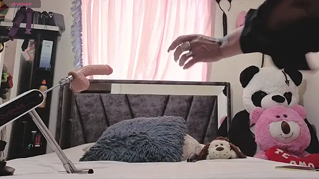 Hotsamantamature online show from 10-18-25, 06:32