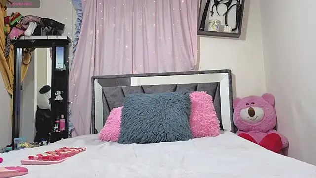 Hotsamantamature online show from 01-08-26, 11:33