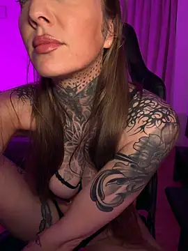 Snapshot of ElenaHaze chatting on 06-10-26, 06:09 ElenaHaze online show from 06-10-26, 06:09