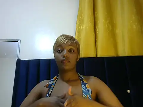 Snapshot of Sexy_lla chatting on 09-14-25, 01:28 Sexy lla online show from 09-14-25, 01:28