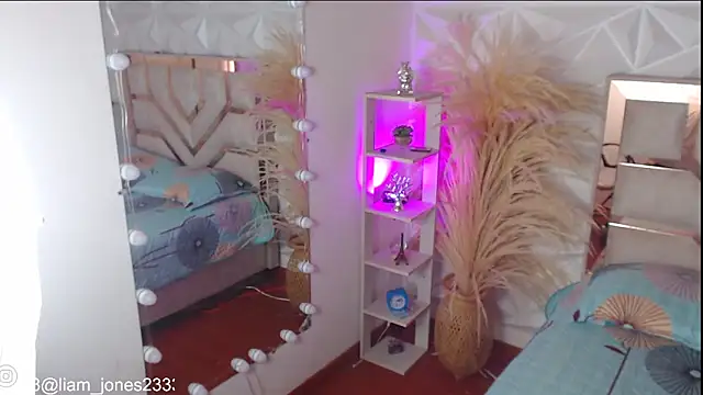 Jonesliam23 online show from 10-31-25, 07:43