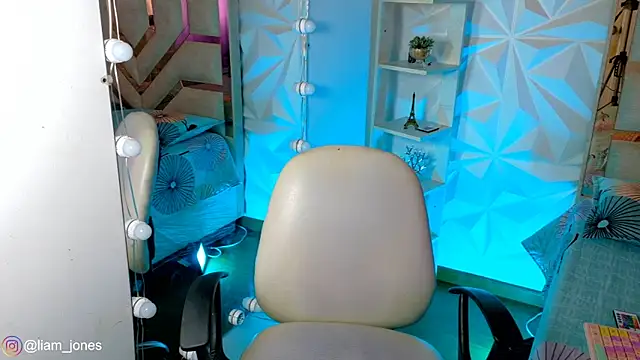 Jonesliam23 online show from 06-07-26, 07:52