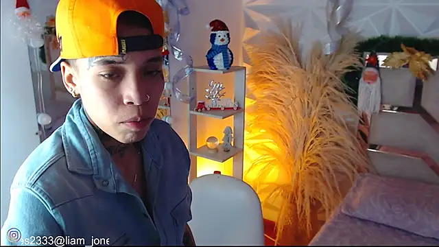 Jonesliam23 online show from 12-04-25, 07:24