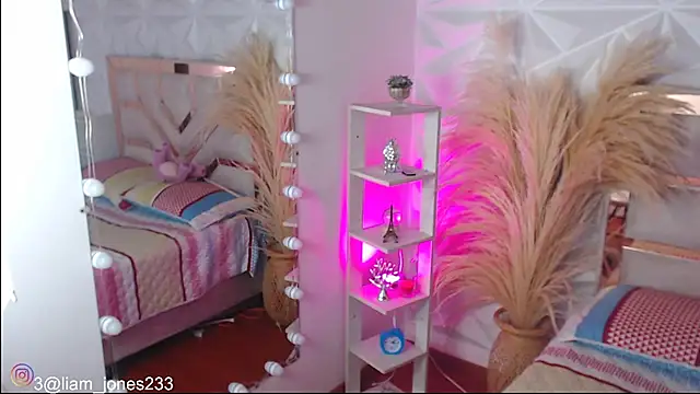 Jonesliam23 online show from 11-18-25, 07:39