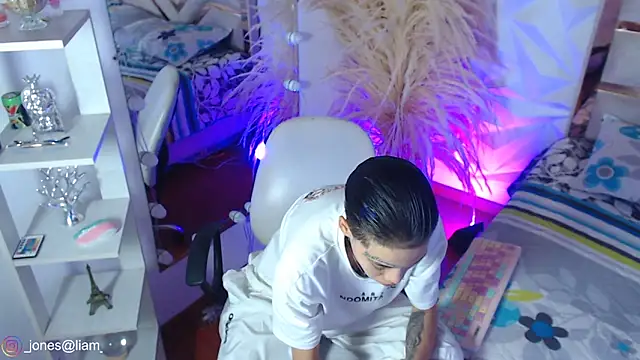 Jonesliam23 online show from 03-17-26, 07:28