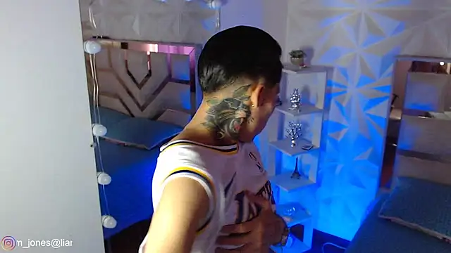 Jonesliam23 online show from 04-05-26, 07:20