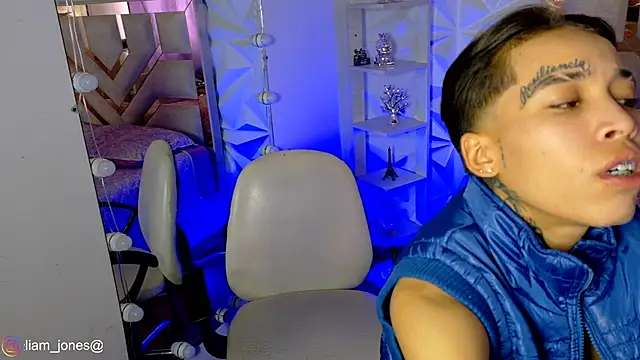 Jonesliam23 online show from 05-21-26, 07:55