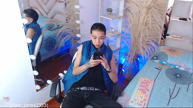 Jonesliam23 online show from 10-26-25, 07:14