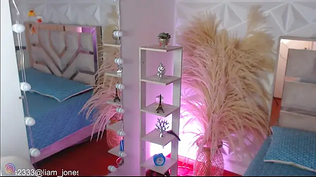 Jonesliam23 online show from 11-26-25, 07:36