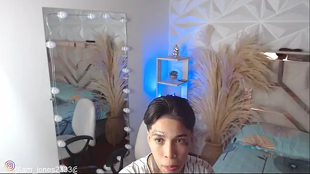 Jonesliam23 online show from 10-28-25, 10:31