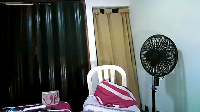Snapshot of kimmiemm chatting on 03-10-25, 01:34 kimmiemm online show from 03-10-25, 01:34