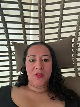 Snapshot of luisa_curli chatting on 05-13-26, 10:28 luisa curli online show from 05-13-26, 10:28