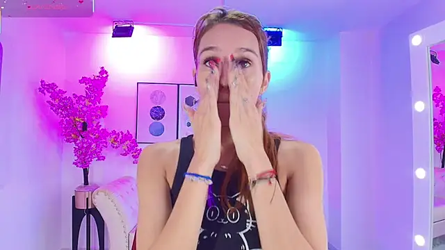 Snapshot of Tamara_slimx chatting on 10-24-25, 03:49 Tamara slimx online show from 10-24-25, 03:49