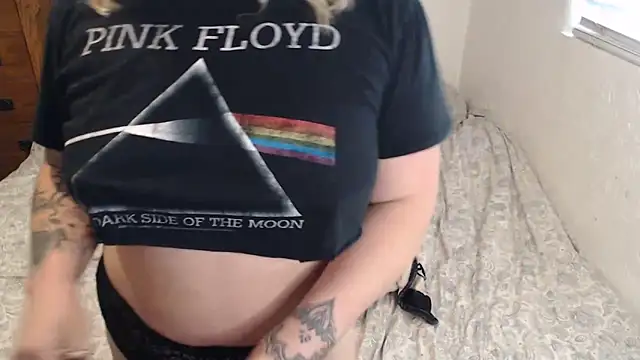 Snapshot of anja_peach chatting on 04-22-26, 04:25 anja peach online show from 04-22-26, 04:25