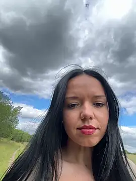Snapshot of Vanesskaa chatting on 06-14-26, 02:51 Vanesskaa online show from 06-14-26, 02:51