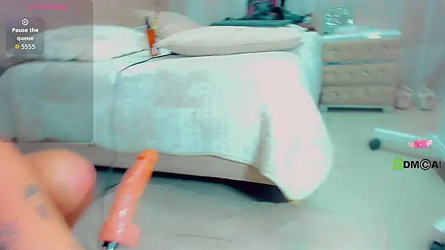 Snapshot of EmilyySaenz chatting on 09-19-25, 03:27 EmilyySaenz online show from 09-19-25, 03:27