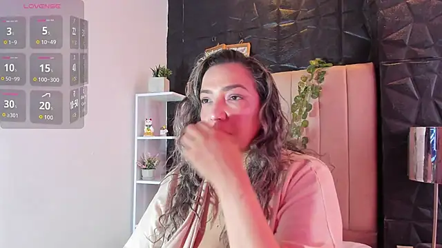 marie hss online show from 11-19-25, 02:39