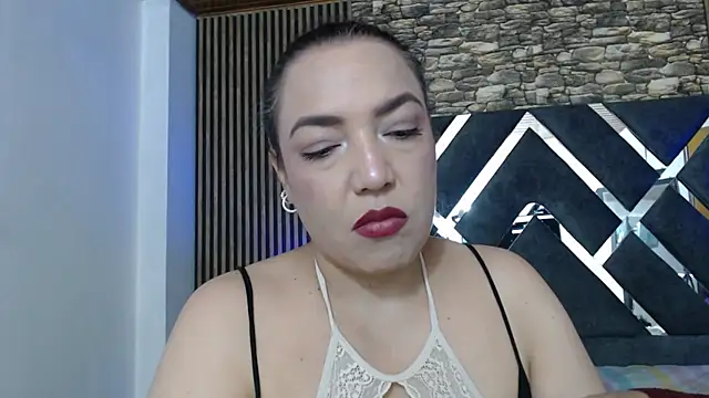 marie hss online show from 12-15-25, 04:13