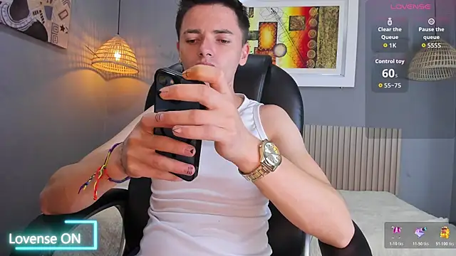 Snapshot of tossetrech chatting on 12-14-25, 03:35 tossetrech online show from 12-14-25, 03:35