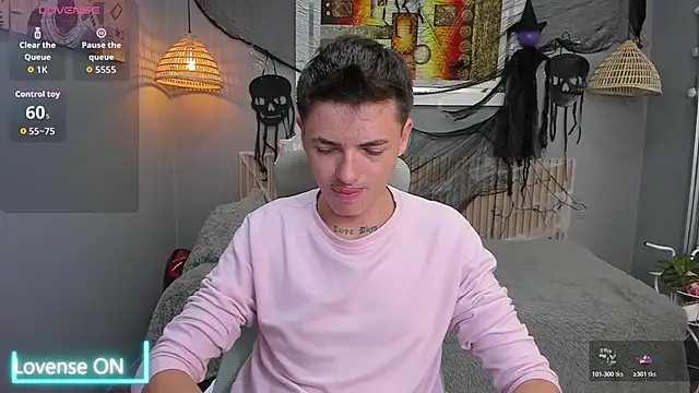 Snapshot of tossetrech chatting on 10-31-25, 03:14 tossetrech online show from 10-31-25, 03:14