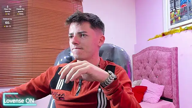 Snapshot of tossetrech chatting on 12-18-25, 03:44 tossetrech online show from 12-18-25, 03:44