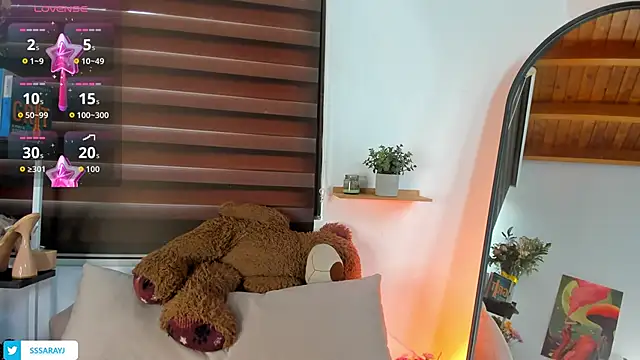 Snapshot of Saraycum chatting on 10-19-25, 12:41 Saraycum online show from 10-19-25, 12:41