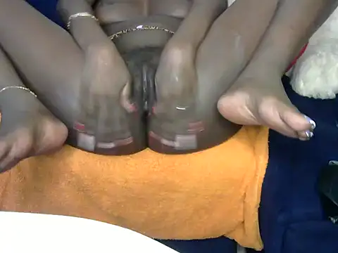 Snapshot of Moniklavy chatting on 12-02-25, 08:32 Moniklavy online show from 12-02-25, 08:32