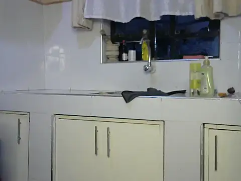 Snapshot of Moniklavy chatting on 02-05-26, 05:42 Moniklavy online show from 02-05-26, 05:42