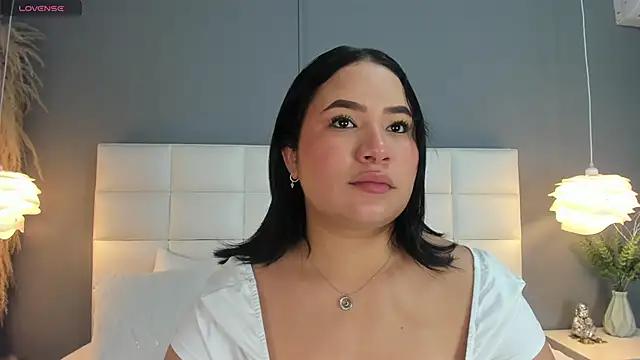 Snapshot of HannaKarson chatting on 02-12-26, 11:32 HannaKarson online show from 02-12-26, 11:32