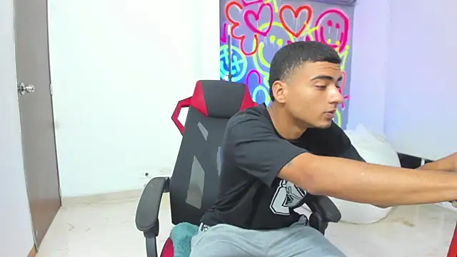 ANGEL NICOLAS online show from 12-18-25, 10:13