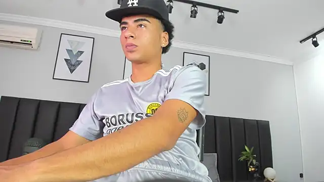 ANGEL NICOLAS online show from 01-11-25, 09:36