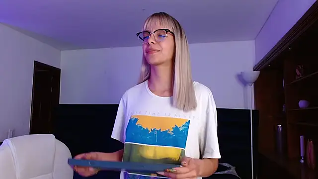 Snapshot of peyton_golden1 chatting on 02-03-26, 06:22 peyton golden1 online show from 02-03-26, 06:22