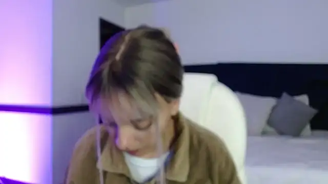 Snapshot of peyton_golden1 chatting on 02-21-26, 03:30 peyton golden1 online show from 02-21-26, 03:30