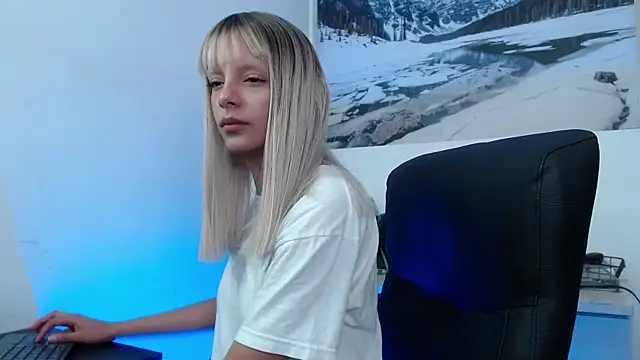 peyton golden1 online show from 12-19-25, 04:05