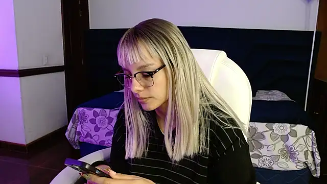 Snapshot of peyton_golden1 chatting on 02-03-26, 03:04 peyton golden1 online show from 02-03-26, 03:04