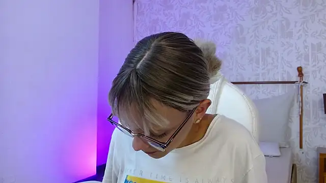 peyton golden1 online show from 11-30-25, 03:40