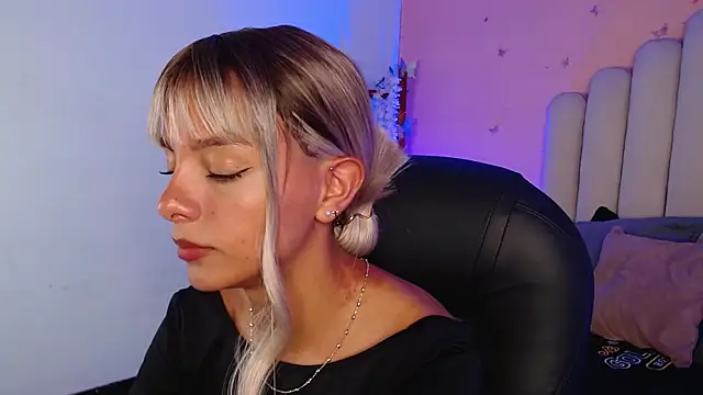 peyton golden1 online show from 10-02-25, 03:43