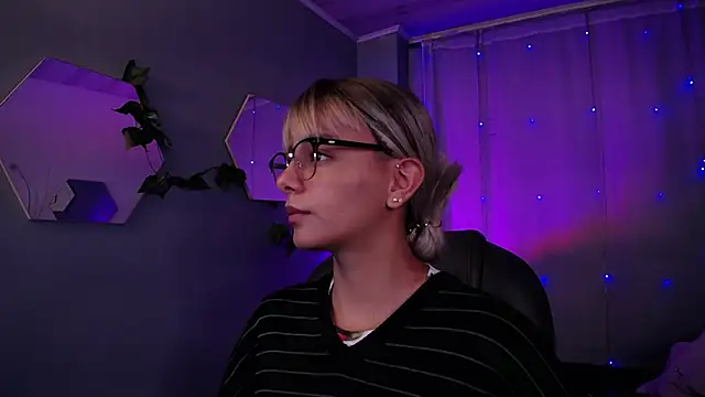 peyton golden1 online show from 10-29-25, 03:38