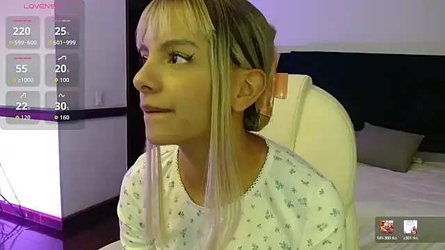 Snapshot of peyton_golden1 chatting on 02-22-26, 03:09 peyton golden1 online show from 02-22-26, 03:09