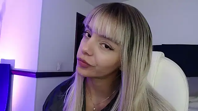 Snapshot of peyton_golden1 chatting on 02-26-26, 03:17 peyton golden1 online show from 02-26-26, 03:17