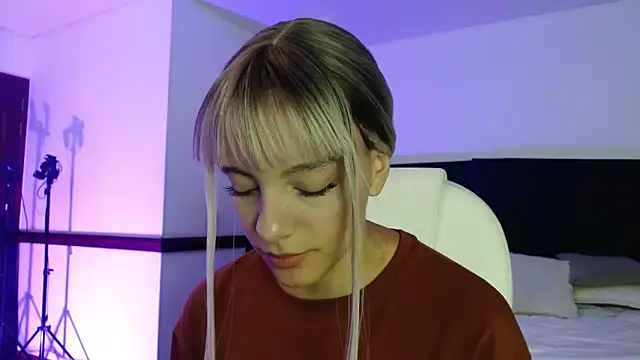 Snapshot of peyton_golden1 chatting on 02-23-26, 03:08 peyton golden1 online show from 02-23-26, 03:08