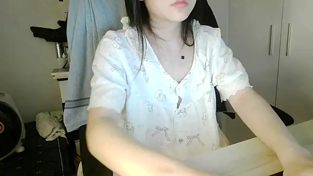 Snapshot of Yin-girl chatting on 02-28-26, 05:56 Yin-girl online show from 02-28-26, 05:56